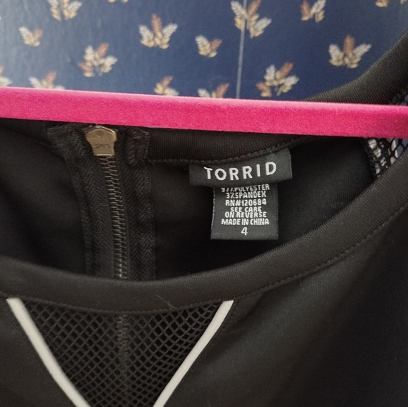 NWOT Torrid Peplum Top size 4 - Picture 3 of 3